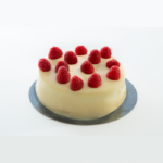 Entremets La Vaina à partager, mousse vanille de Madagascar et framboises fraîches